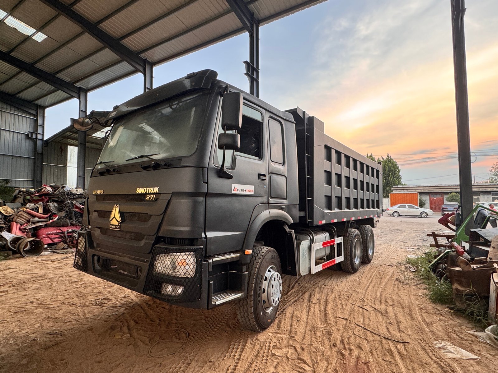 SINOTRUK HOWO dump truck prepared for export from China