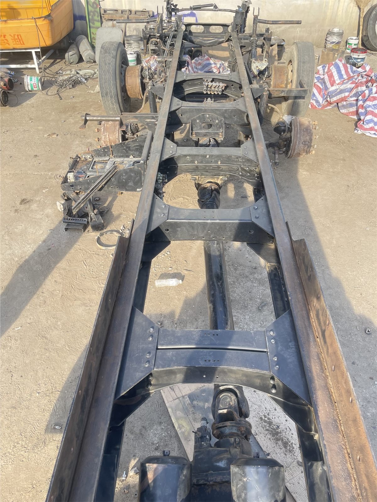 Engine and gearbox removed from the chassis for technical condition assessment