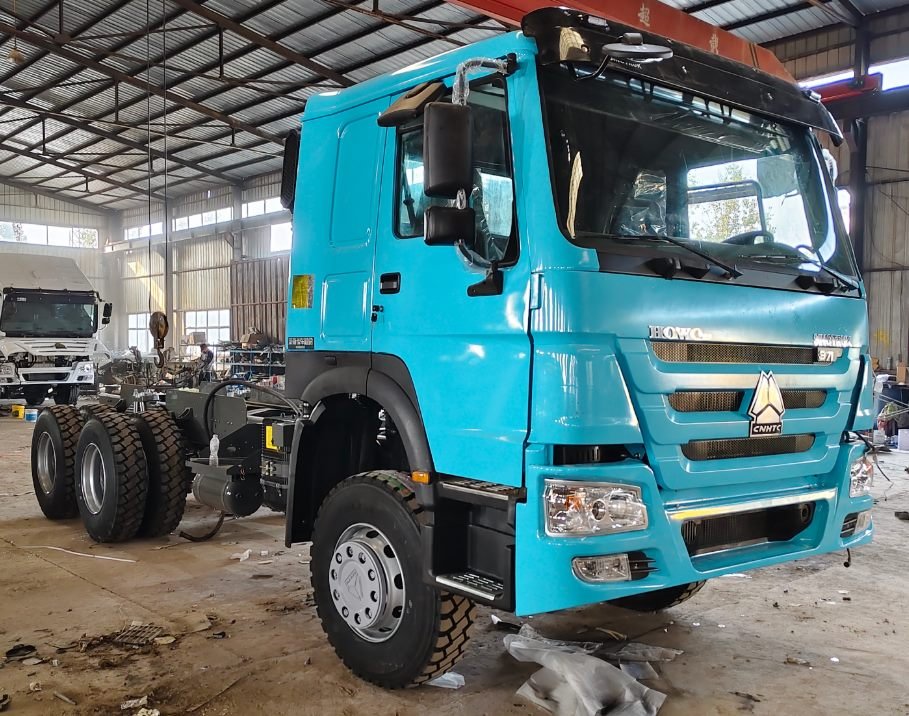 High-strength hydraulic dump body installed on the refurbished chassis